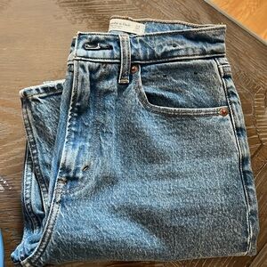 ABERCROMBIE 90’s Straight Ultra High Rise Jeans - worn once